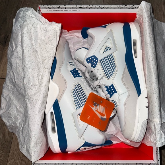Nike Men’s White and Blue Sneakers